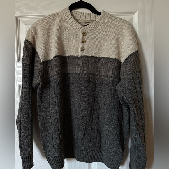 Men’s TriColor size Medium Sweater - Picture 2 of 6